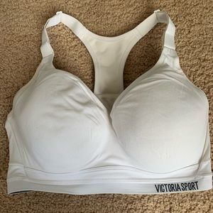Victoria’s Secret full support sports bra